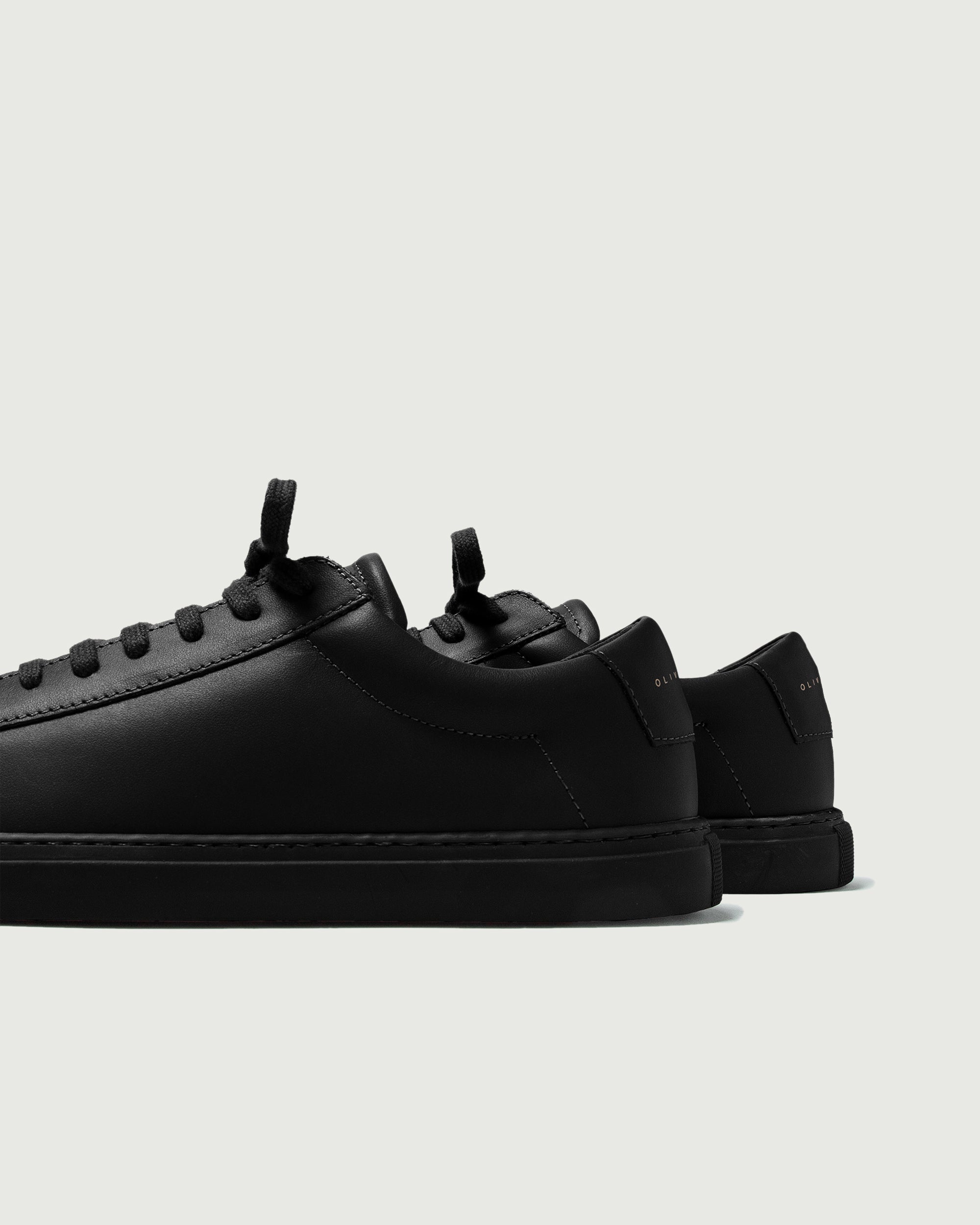 Low 1 | Jet Black - Image 3
