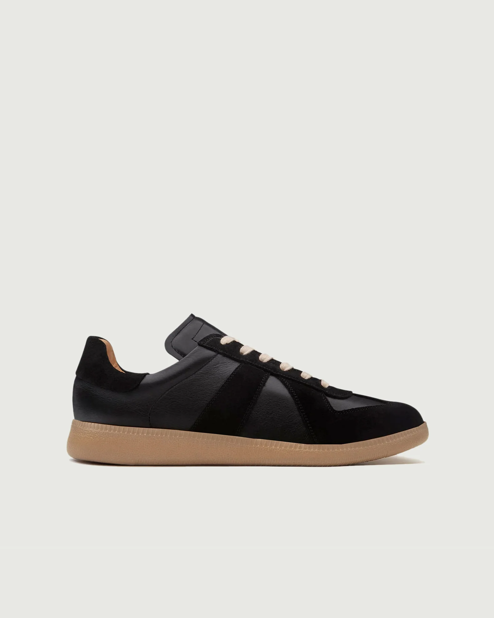 GAT | Black / Gum